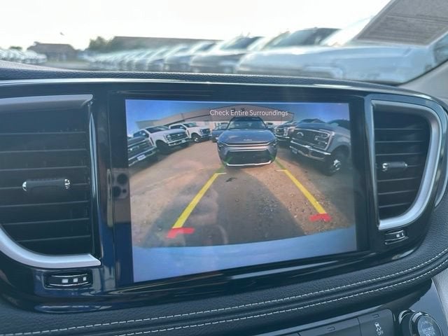 2024 Chrysler Pacifica Hybrid Select
