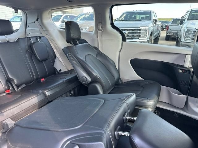 2024 Chrysler Pacifica Hybrid Select