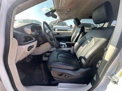 2024 Chrysler Pacifica Hybrid Select