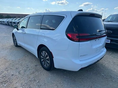 2024 Chrysler Pacifica Hybrid Select