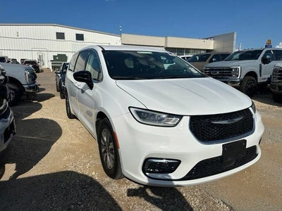 2024 Chrysler Pacifica Hybrid Select