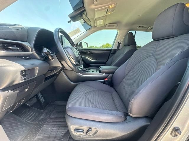 2022 Toyota Highlander LE