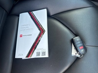 2024 Toyota Highlander LE