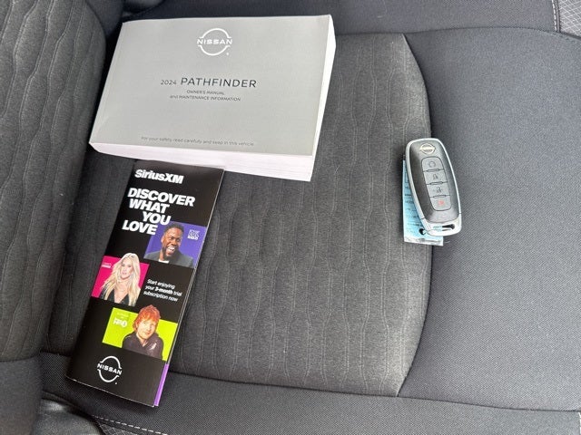 2024 Nissan Pathfinder SV