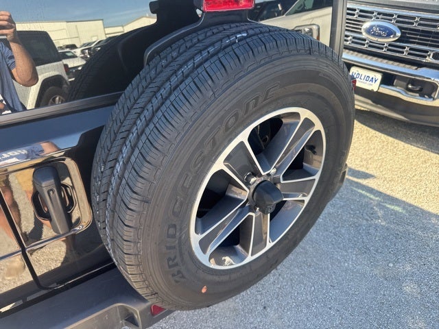 2023 Jeep Wrangler 4-Door Sahara 4x4