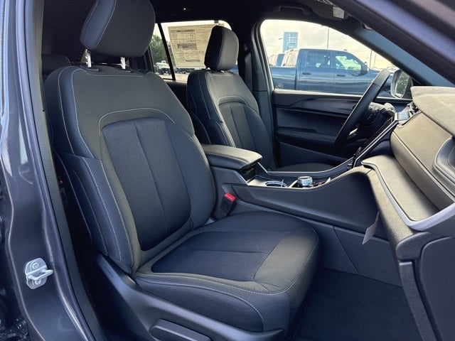 2025 Jeep Grand Cherokee GRAND CHEROKEE LAREDO 4X2