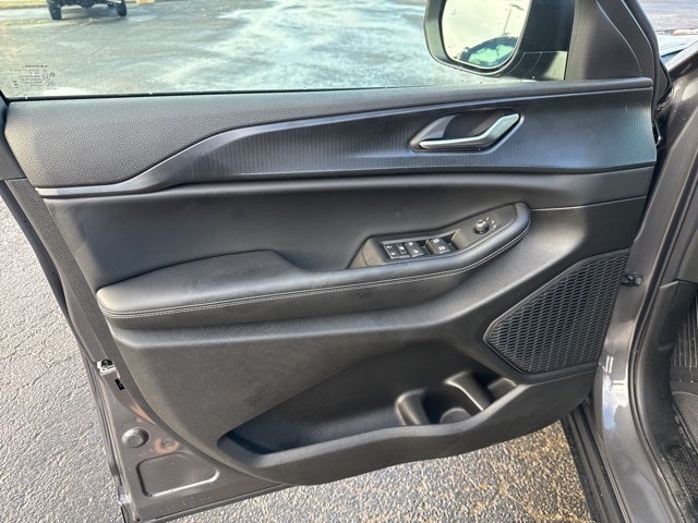 2025 Jeep Grand Cherokee GRAND CHEROKEE LAREDO 4X2