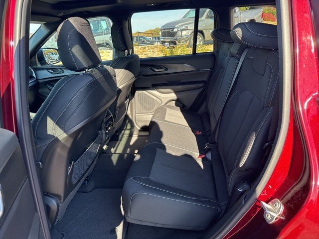 2025 Jeep Grand Cherokee GRAND CHEROKEE LAREDO X 4X2