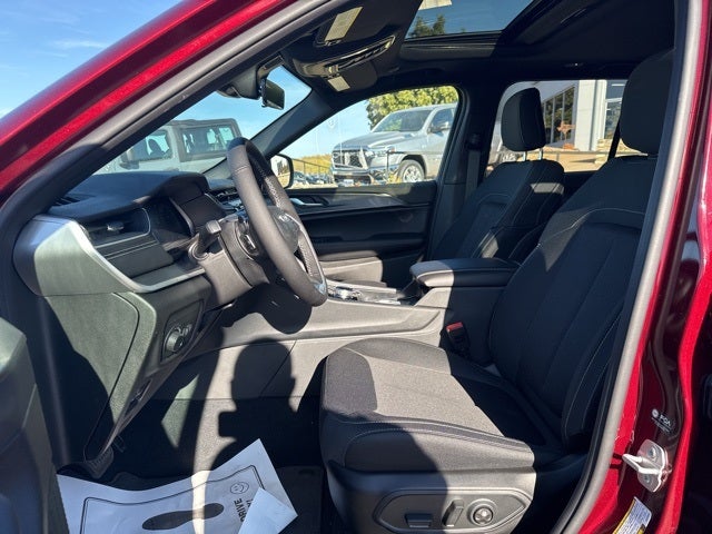 2025 Jeep Grand Cherokee GRAND CHEROKEE LAREDO X 4X2