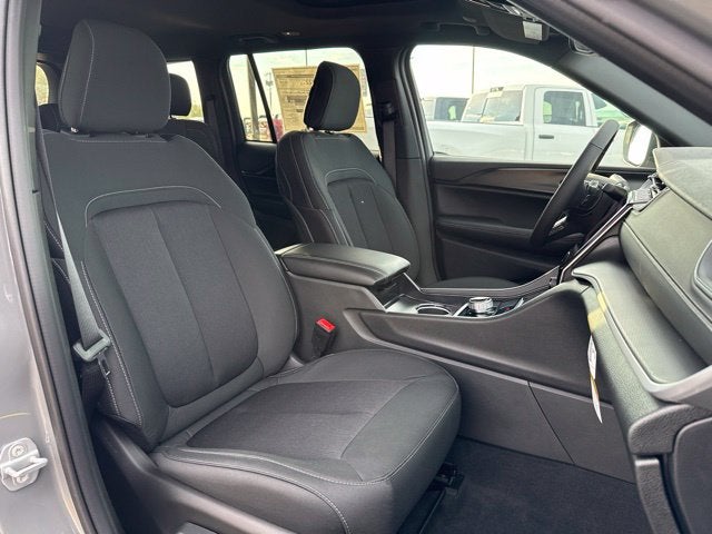 2027 Jeep Grand Cherokee GRAND CHEROKEE LAREDO X 4X4