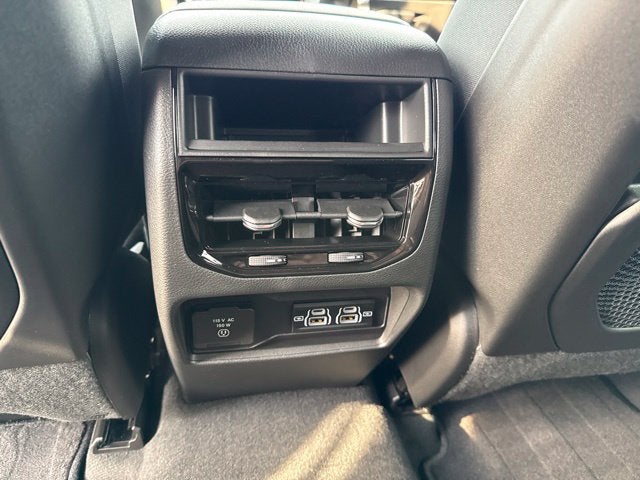 2027 Jeep Grand Cherokee GRAND CHEROKEE LAREDO X 4X4