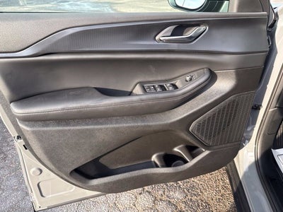 2027 Jeep Grand Cherokee GRAND CHEROKEE LAREDO X 4X4