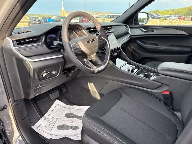 2027 Jeep Grand Cherokee GRAND CHEROKEE LAREDO X 4X4