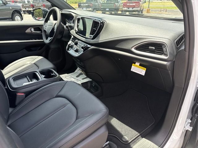 2027 Chrysler Pacifica PACIFICA SELECT