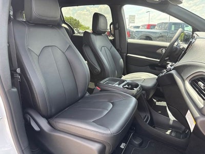 2027 Chrysler Pacifica PACIFICA SELECT