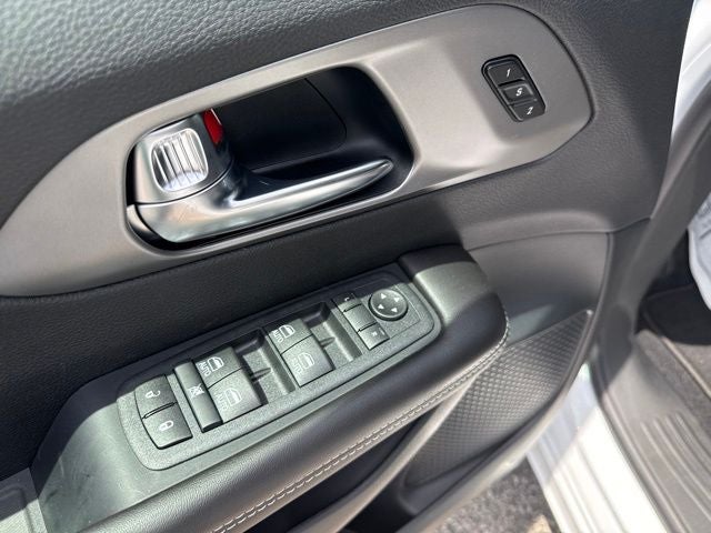 2027 Chrysler Pacifica PACIFICA SELECT