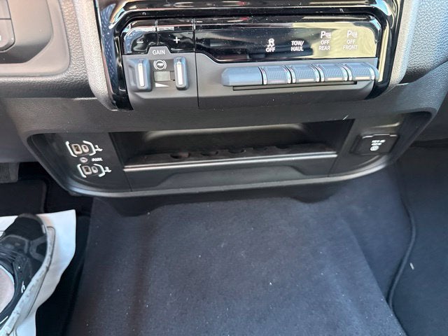 2027 RAM Ram 2500 RAM 2500 BLACK EXPRESS CREW CAB 4X4 6'4' BOX
