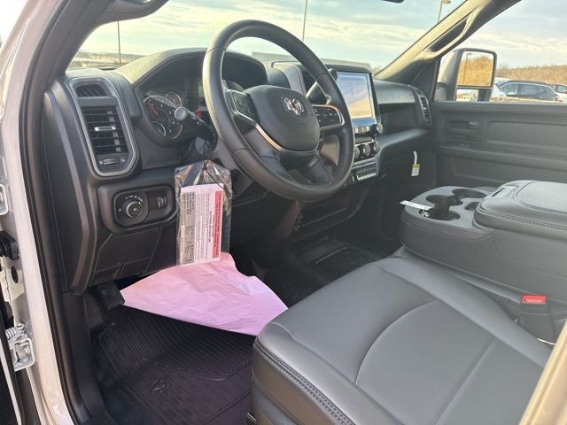 2026 RAM Ram 3500 Chassis Cab RAM 3500 TRADESMAN CREW CAB CHASSIS 4X4 60' CA